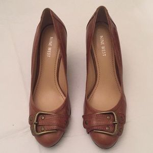 Never worn women's shoe